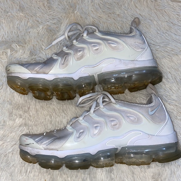 Nike Men’s Vapor Max size 10 preowned 
White - Picture 2 of 7